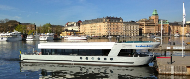 Qrooz | En modern charterbåt i Stockholm